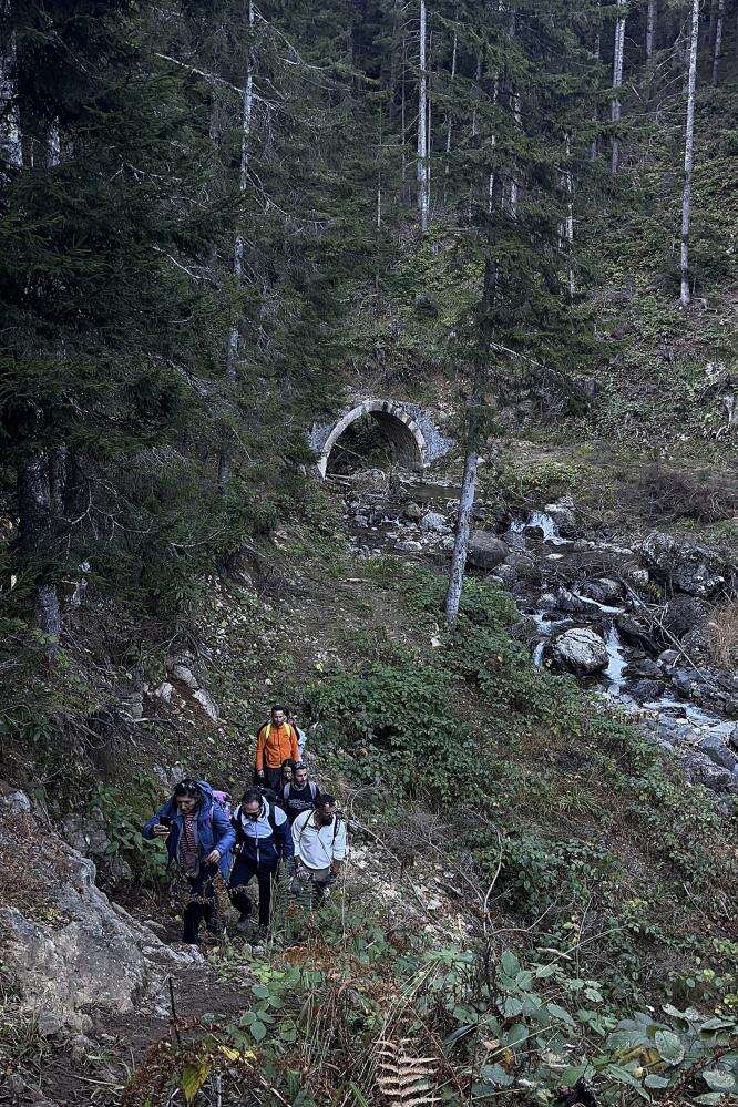 Santa Harabeleri’nde şehit öğretmen için yürüyüş! Konya’dan öğrenciler de katıldı 7